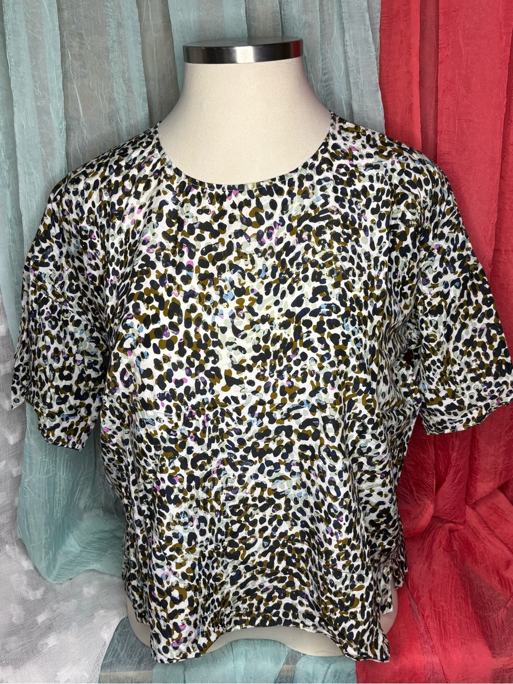 NYDJ Short Sleeve Leopard Print Tee in White, Olive & Black